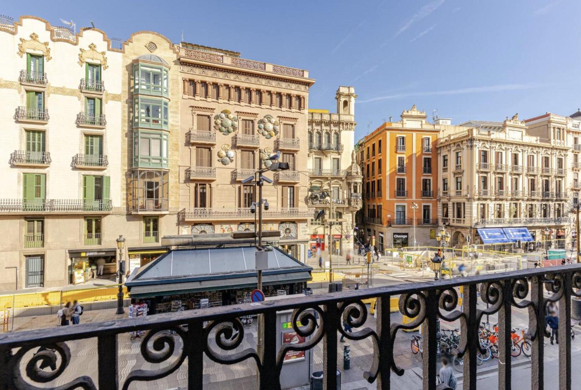 Unicas En La Rambla Barcelona